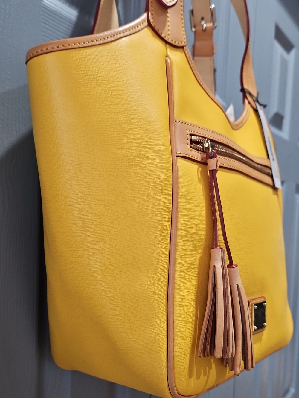 โจ๏ธ Dooney & Bourke 'Maddie' Saffiano Leather Dandelion Hobo Bag - Picture 3 of 16
